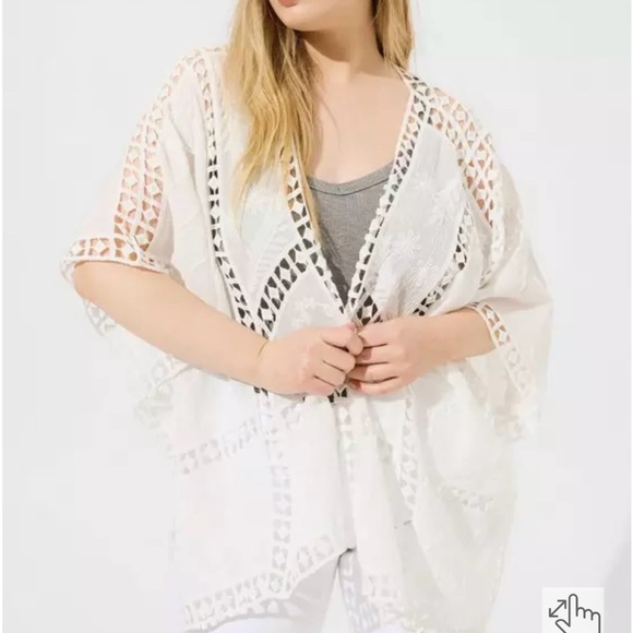 🆕 Torrid Tonal Embroidered Ruana - Picture 2 of 7